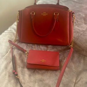 Pink Coach Purse and wallet, great condition! Smoke free, odor free 💗